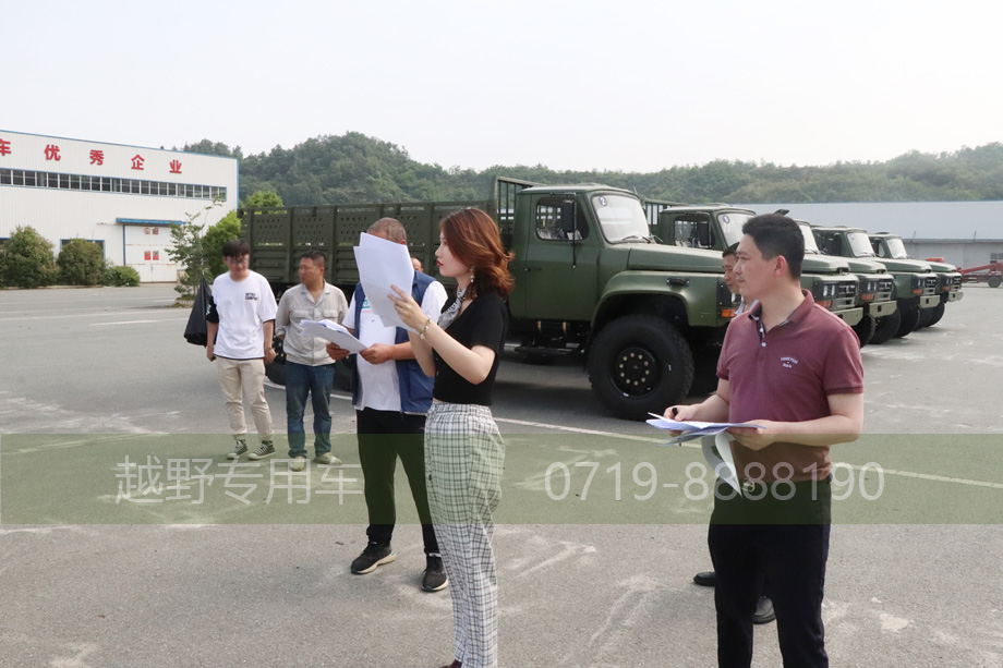 与菲律宾客户视频验红桃国际
 筹办发红桃国际
