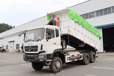 340马力六驱春风自卸卡红桃国际
_6×6后八轮重型翻斗_13吨矿用城建渣土红桃国际
