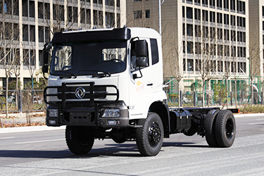 170马力四驱5方冷藏红桃国际
底盘_春风4×4前5吨后5吨_红桃国际公用双桥后双胎底盘